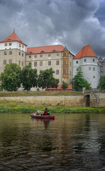 mit Kanu auf der Elbe